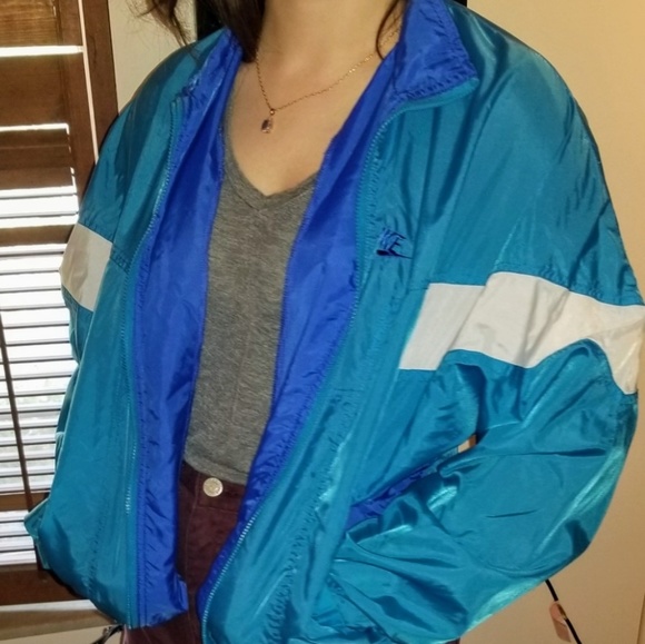 nike windbreaker vintage womens